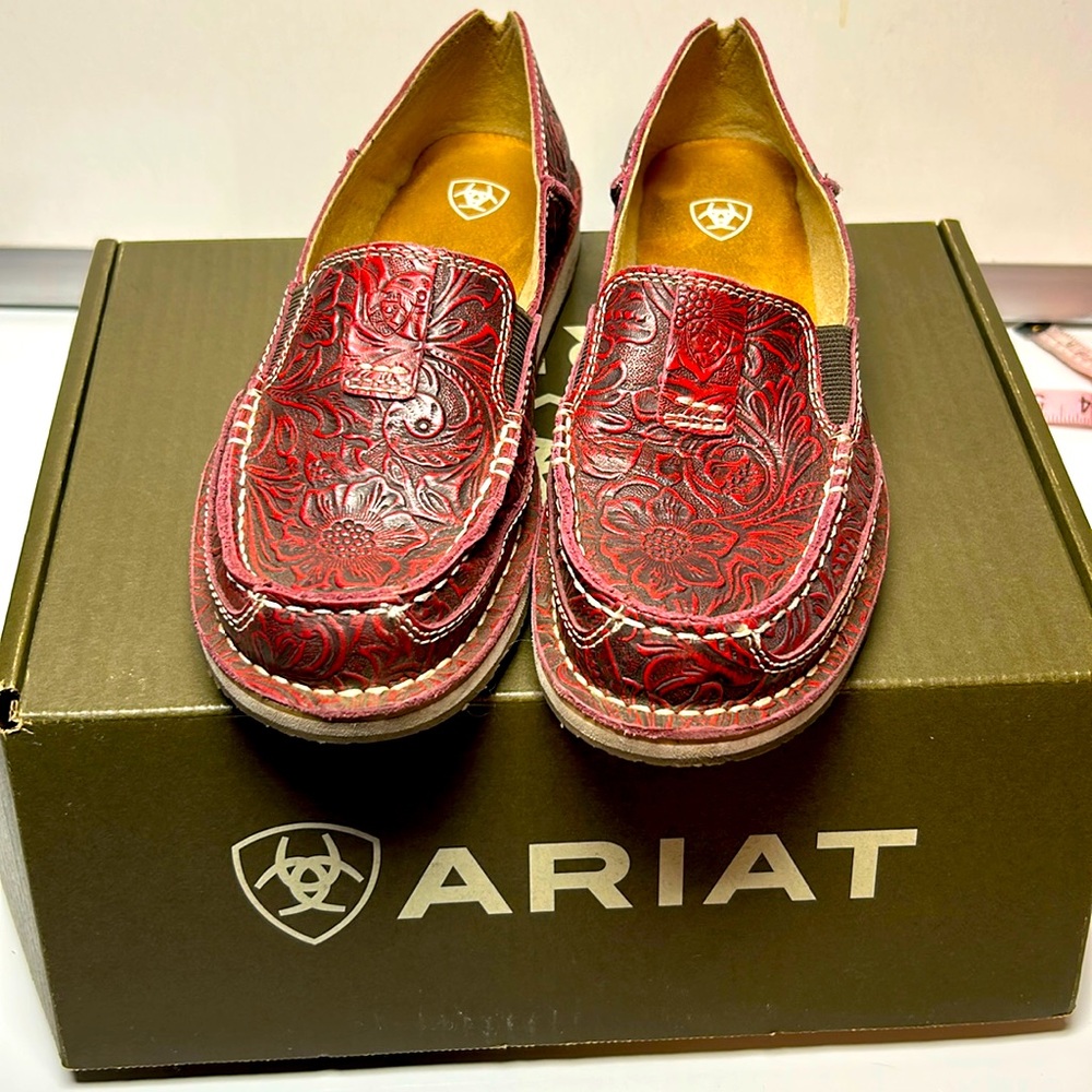 Ariat Floral Embossed Cruiser Shoes